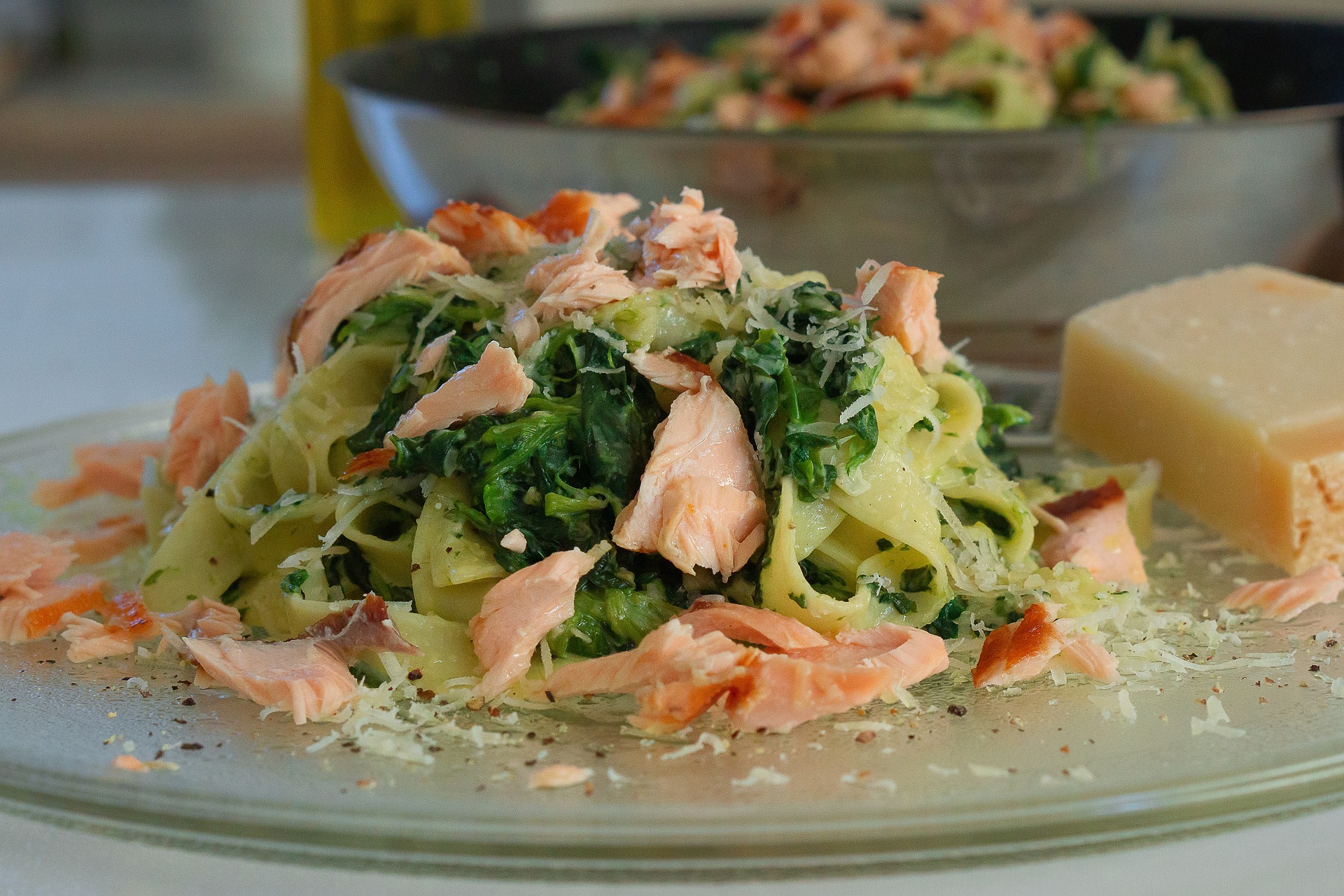 Tagliatelle with salmon, spinach and sun-dried tomato