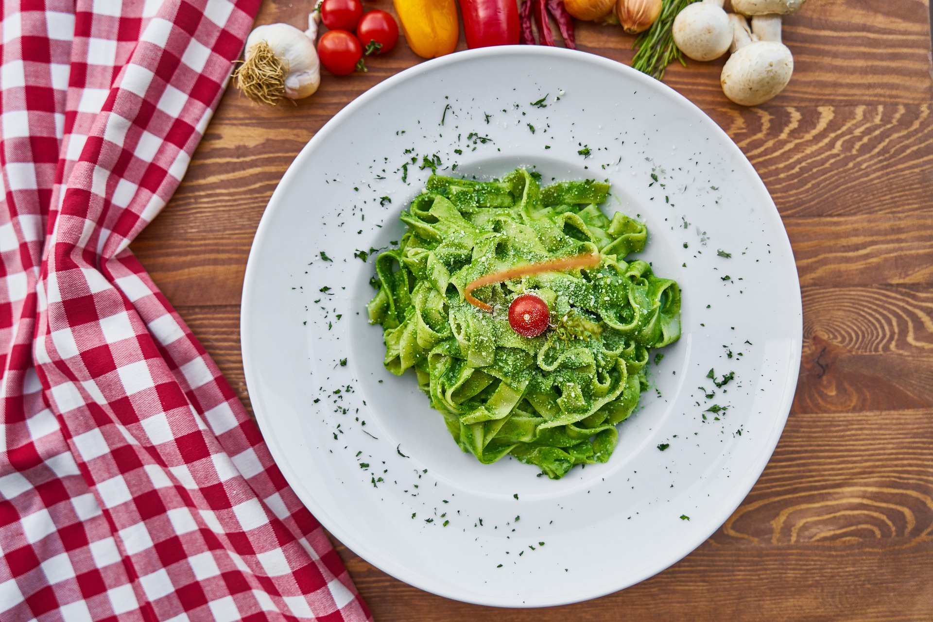 Green pasta with peas